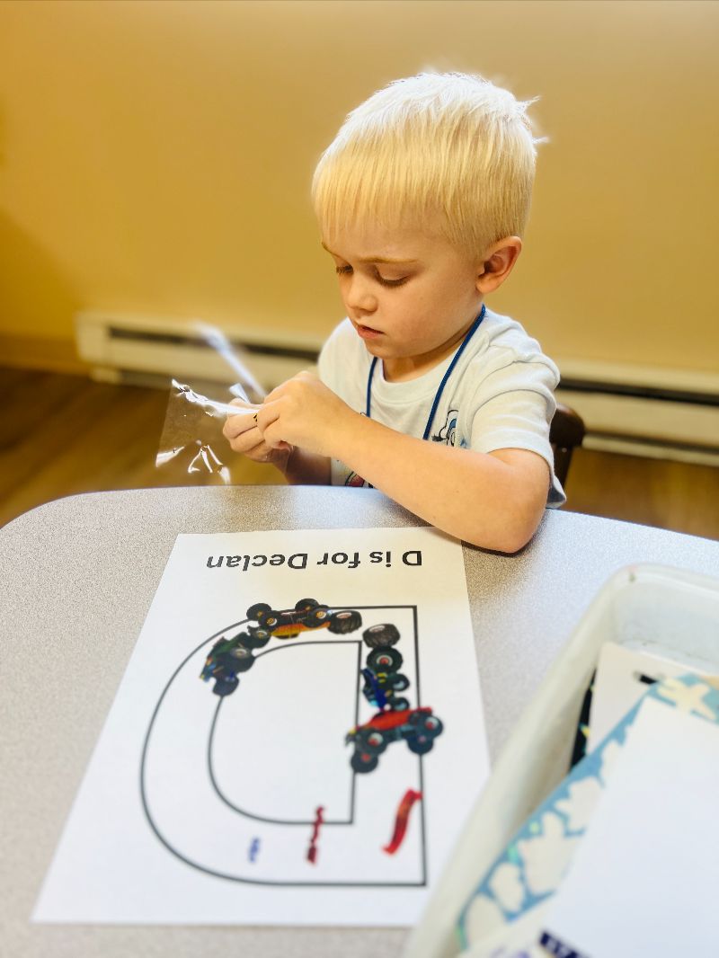 Child working on a creative art project at Lil’ Patriots Academy in Puyallup, a trusted childcare provider promoting hands-on learning and creativity.