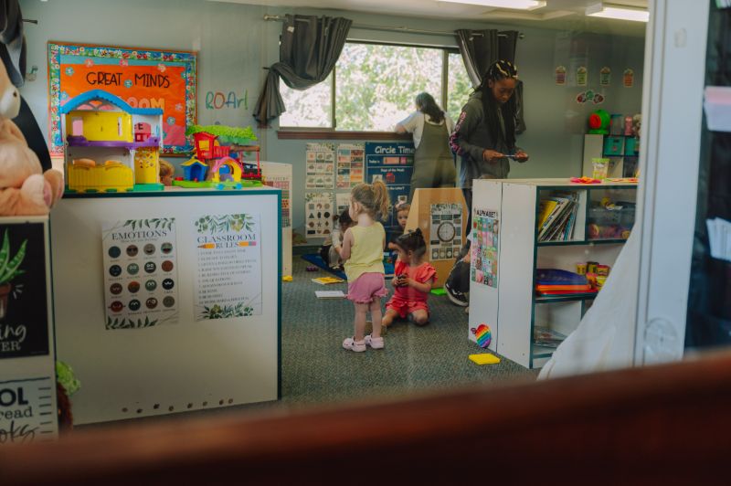 Children enjoying healthy, balanced meals at Lil Patriots Academy in Puyallup, part of the inclusive meal program offered by this daycare puyallup wa.