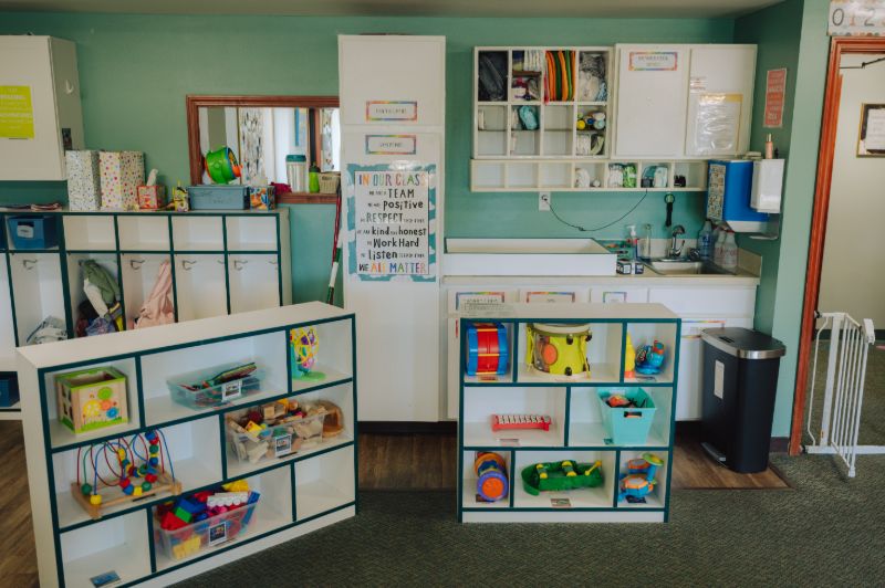 Small group classroom learning at Lil' Patriots Academy in Puyallup, supporting social-emotional development and collaboration.